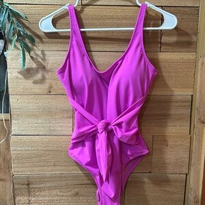 FABLETICS - NWT - SIZE S